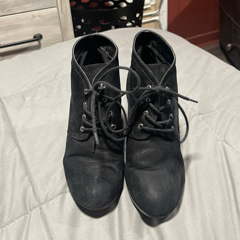 Black heel boots